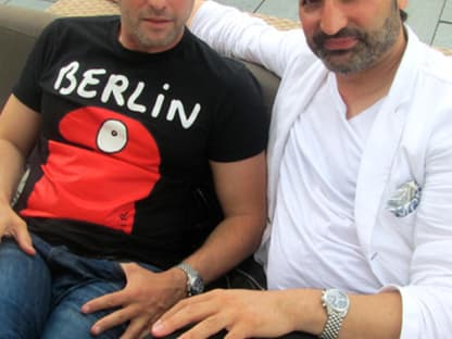 Time to say goodbye: Tag 5 auf der Berlin Fashion Week!´ It-Boy und Jungdesigner André Borchers war wieder für uns vor Ort und teilt seine Erlebnisse und Schnappschüsse mit den OK!-Lesern.´ Bruno Eyron und Mousse T chillen auf der Dachterasse des "Hotel de Rome"