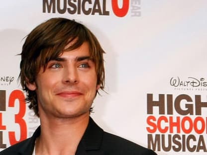 Bekannt wurde Zac durch die Disney-Fernsehfilme High School Musical 1, 2 und 3. Efron verglich die Filme mit Grease und freut sich, bei den Zuschauern das gleiche "warme Gefühl" wie bei diesem Klassiker hervorrufen zu können