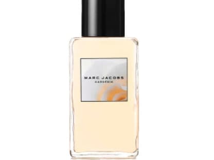 Puristisch:  Dezenter Gardeniengeruch: "Gardenia" von Marc Jacobs, EdT, 300 ml ca. 69 Euro 
