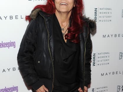 Cool: Promi-Stylistin Patricia Field posierte gekonnt mit Brille (passend zur Haarfarbe) lässig in die Kameras