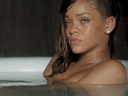 Rihannas Video für ihren neuen Song "Stay" zeigt viel nackte Haut