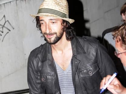 Adrien Brody ist zu Gast bei der Mercedes-Benz Fashion Week in Berlin