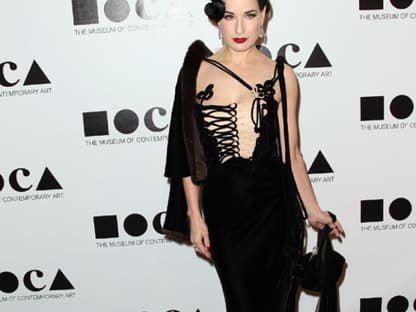 Lady-like: Dita Von Teese ganz in schwarz