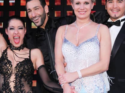 Jey!´ Rebecca Mir (l.) mit Massimo Sinató und Magdalena Brzeska mit Erich Klann sind im Finale!