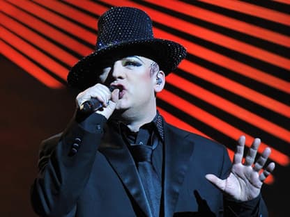 Boy George ﻿gibt seine Hits zum Besten ...