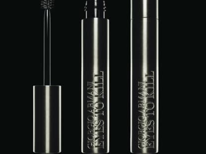 "Volumizing lash extension mascara" von Giorgio Armani verleiht den Wimpern Fülle und schenkt durch das exklusive "sculpt-fix"-Gel Struktur und Schwung, ca. 30 Euro