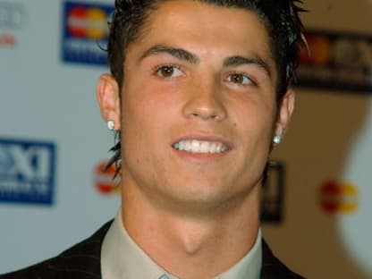 Platz 4: 
Cristiano Ronaldo, 24: 
Der Weltfußballer des Jahres (2008) begeistert nicht nur die Damenwelt. Michael Michalsky: "In meinen Augen ist er der erotischste Mann auf Erden. Der könnte sofort bei mir einziehen"