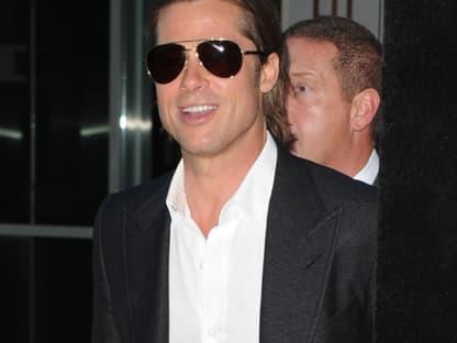 Cool: Brad Pitt mit lässiger Piloten-Brille