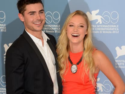 Zac Efron und seine SchauspielkolleginMaika Monroe zeigen sich gut gelaunt beim Photocall von "At AnyPrice"