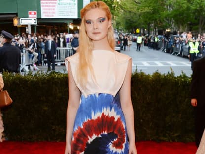 Schauspielerin Elle Fanning sah aus, als sei sie in einen Farbtopf gefallen