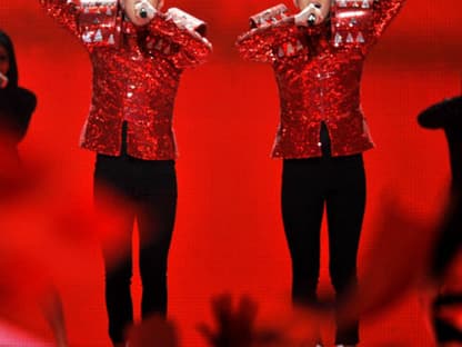 Die Zwillinge John und Edward gelten als die großen Favoriten des ESC-2011