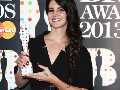 Allen Grund zur Freude hat Lana Del Rey. Sie erhielt einen Award als Beste Solokünstlerin International geehrt