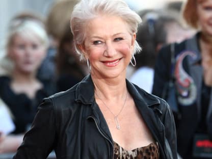 Wow, was für eine Frau! Dame Helen Mirren kann mit den jüngeren Schauspielerinnen immer noch mithalten