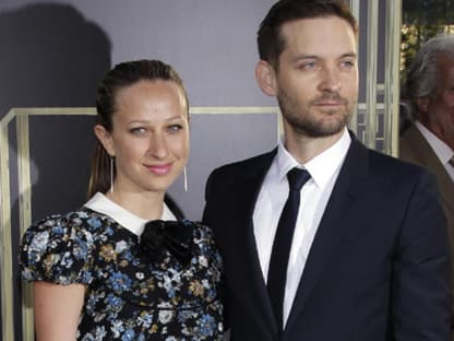 Tobey Maguire und seine Frau Jennifer Mayer. Der Schauspieler ist übrigens einer der besten Freunde von Leo