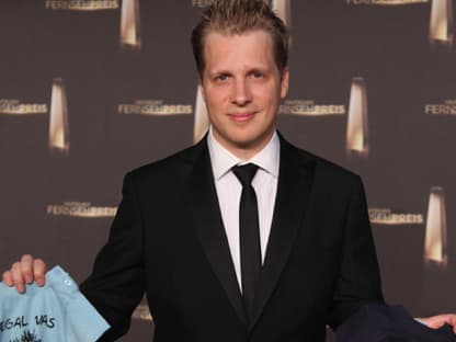 Ist sich für keinen Scherz zu schade: der frischgebackene Zwillingsvater Oliver Pocher kam mit Babyshirts