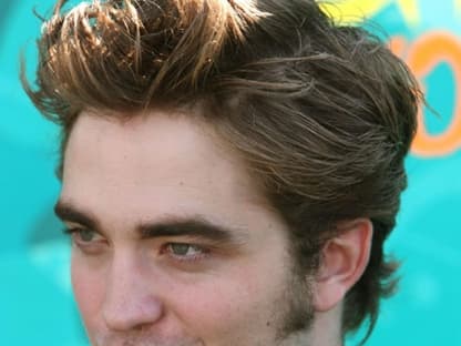 Robert Pattinson ließ sich nur solo auf dem roten Teppich fotografieren