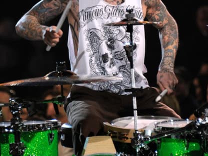 Ein heißes Schlagzeug-Solo legte Travis Barker, bekannt durch die Band Blink 182, hin 