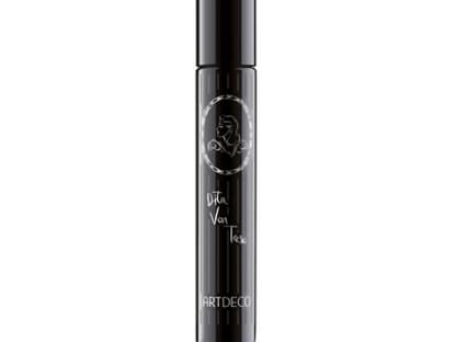 Der "Twilight"-Star betont gerne seine Augenbrauen. Dafür mit einem speziellen Brauengel die Härchen nach oben bürsten. "Fall Favorites Eyebrow Gel crystal" von Dita von Teese für Artdeco, ca. 11 Euro. Kaufen Sie das Produkt gleich hier im <a href="http://shop.ok-magazin.de/artdeco-dita-von-teese-augenbrauengel-1-0-stueck,blvowak20jz7uged,i" target="_blank">OK!-Shop</a>