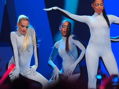 Wow! Mit dieser Performance feuerten Sandy, Nadja, Ludy und Jessica ihre Fans an