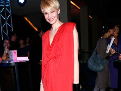 Lady in Red: TV-Moderatorin Susann Atwell