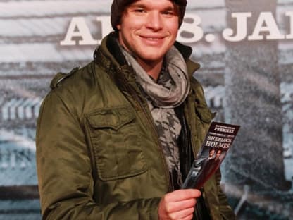 Tobias Schenke kam mit Mütze, Schal und dicker Winterjacke