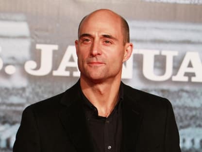 Mark Strong mimt im Film den undurchsichtigen Lord Blackwood