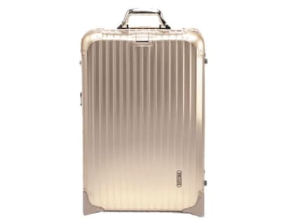  Koffer aus 
 Aluminium 
 von Rimowa, 
 ca. 590 Euro 