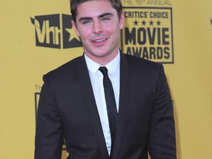 Zac Efron zeigte sich erstmals mit seiner neuen Frisur und durfte einen Preis vergeben