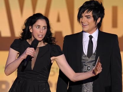 Immer zu Scherzen aufgelegt. Comedy-Star Sarah Silverman. Sie vergab zusammen mit Sänger Adam Lambert einen Preis