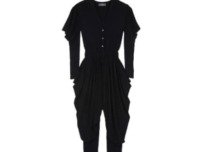 Drapiert aus Jersey von Alexander McQueen über mywardrobe.com, ca. 230 Euro