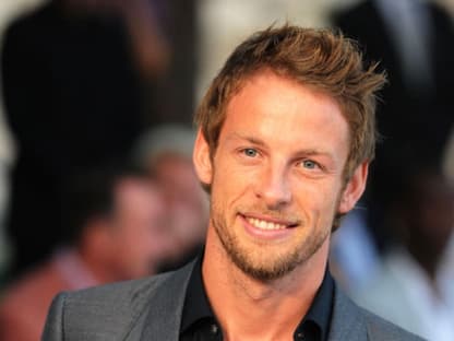 Hätte auch gute Chancen als Model: Formel-1-Fahrer Jenson Button. Der Führende der aktuellen Saison ist in seinem Rennwagen aktuell unschlagbar. Zwei Tage nach der Fashion-Show, gewann der Brite auch den Großen Preis von Monaco