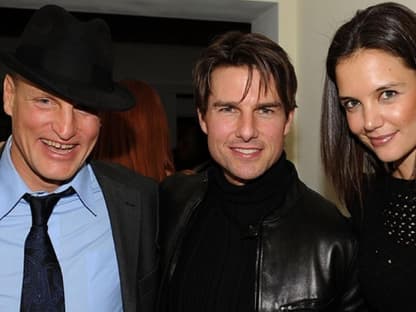 Woody Harrelson, Tom Cruise und Katie Holmes in Feierlaune