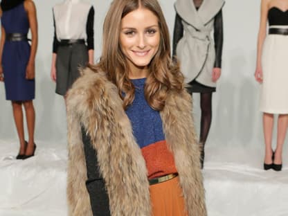 Auch Trendsetterin Olivia Palermo, die eigentlich für ihren klassischen Style bekannt ist, kann dem Grunge-Look nicht widerstehen. Durch den langen Rock und die Fellweste wirkt ihre Kombi trotzdem edel.