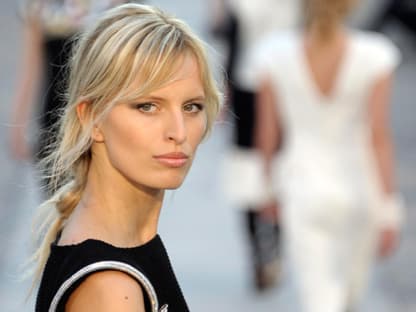 Nicht nur die Stars am Catwalk sorgten für Gesprächsstoff. Auch die Models auf dem Laufsteg, wie Topmodel Karolina Kurkova, sorgten für viele Blicke