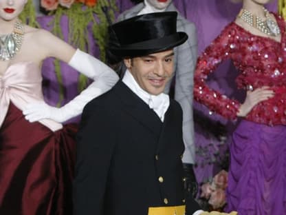 John Galliano in eigener Kreation und man sieht - der Reiterchic zieht sich duch