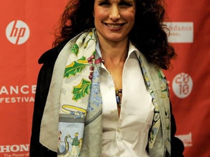 Model und Schauspielerin Andie MacDowell zeigt sich gut gelaunt 