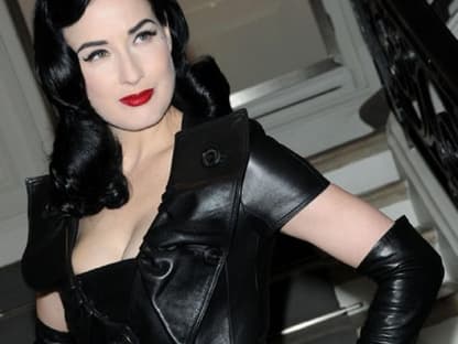 Im Leder-Outfit: Dita von Teese