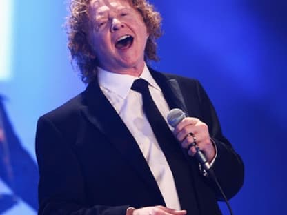 Simply Red auf der Bühne. Die Briten bekamen die Goldene Kamera für das "Lebenswerk Musik"