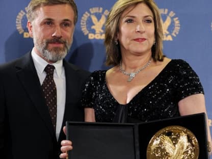 Christoph Waltz mit Preisträgerin Lesli Linka Glatter. Der "Directors Guild of America Award" ist ein Preis für Filmregisseure, der seit 1948 von der amerikanischen Vereinigung "Directors Guild of America" verliehen wird