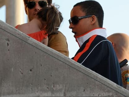 Auch diese Hollywood-Familie nahm auf der VIP-Tribühne Platz: Tom Cruise mit Töchterchen Suri und Adoptivsohn Connor ...