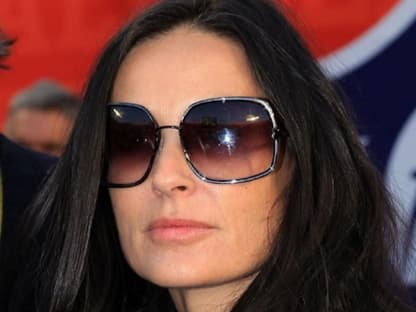 Seine Frau Demi Moore versteckt sich lieber hinter einer dicken Sonnenbrille