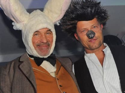 So konnte man Heiner Lauterbach und Til Schweiger bereits im erfolgreichen "Zweiohrküken"-Kinofilm erleben. Lauterbach verkleidete sich als Hase und Schweiger als "Mucki"