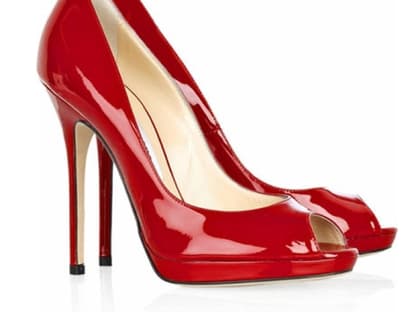 Ein Traum in Rot: High Heels von Jimmy Choo über net-a-porter.com, ab 495 Euro 