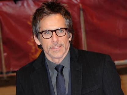 Ben Stiller lief gut gelaunt mit Brille über den roten Teppich