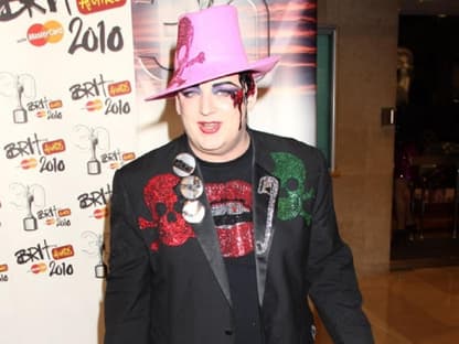 Schräger Vogel: Zu den Gästen der glamourösen Show gehörten ebenfalls Stars wie Boy George