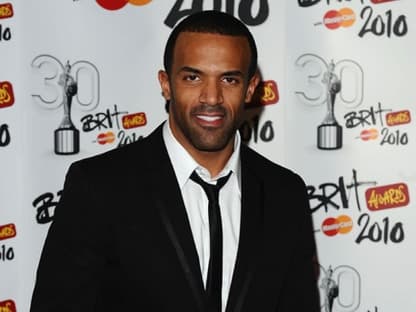 Sänger Craig David strahlt in die Kameras