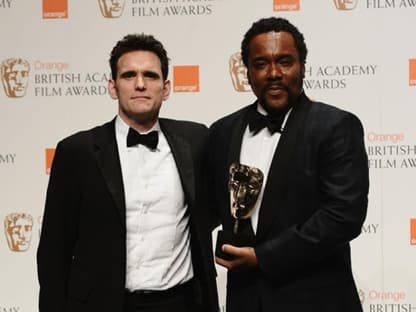 Matt Dillon mit Lee Daniels. Der Schauspieler nahm stellvertretend für MoNique den Preis entgegen, die als "Beste Nebendarstellerin" ausgezeichnet wurde. Sie selbst konnte leider nicht nach London kommen 