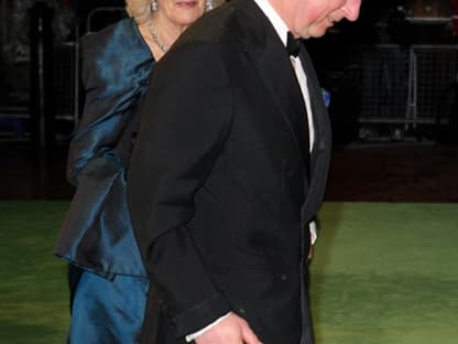 Große Ehre: Selbst Prince Charles und Gattin Camilla Parker Bowles wollten sich die Weltpremiere nicht entgehen lassen