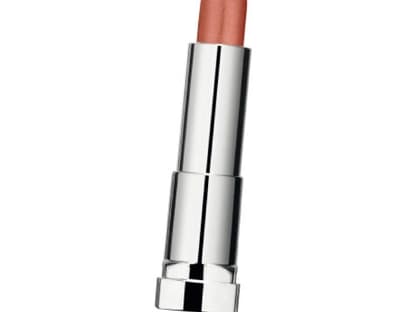 OK!-Tipp: Orientieren Sie sich bei der Lippenstiftwahl am Oberteil. Passt farblich zu Emmas Jacke: Lippenstift "Color Sensational - 720" von Maybelline Jade, ca. 9 Euro 