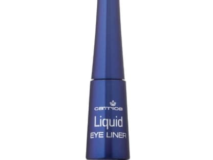 Passend zum Trend des Sommers: "Liquid Eyeliner - Deep Blue" von Catrice, ca. 3 Euro